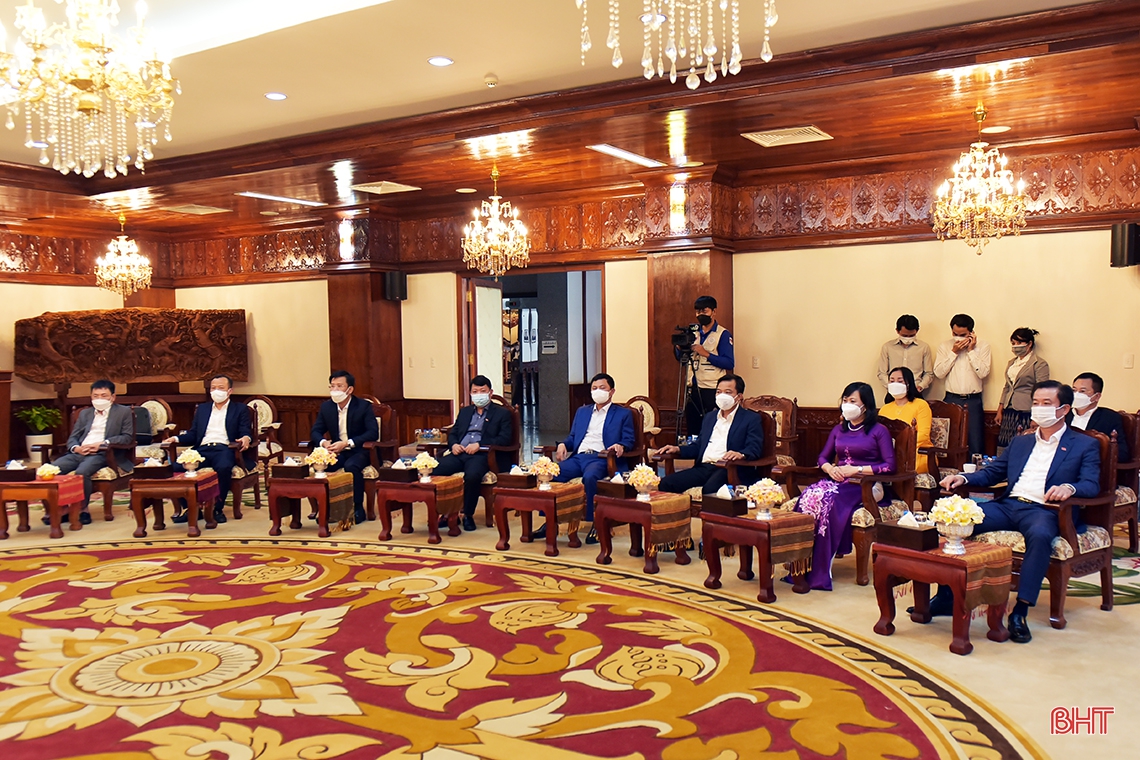 Lãnh đạo Hà Tĩnh chúc tết cổ truyền Bunpimay Nhân dân thủ đô Viêng Chăn