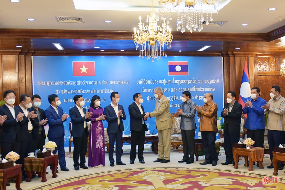 Lãnh đạo Hà Tĩnh chúc tết cổ truyền Bunpimay Nhân dân thủ đô Viêng Chăn