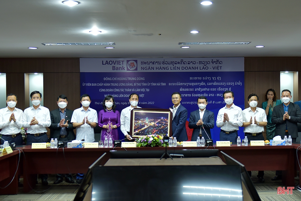 Lãnh đạo Hà Tĩnh chúc tết cổ truyền Bunpimay Nhân dân thủ đô Viêng Chăn