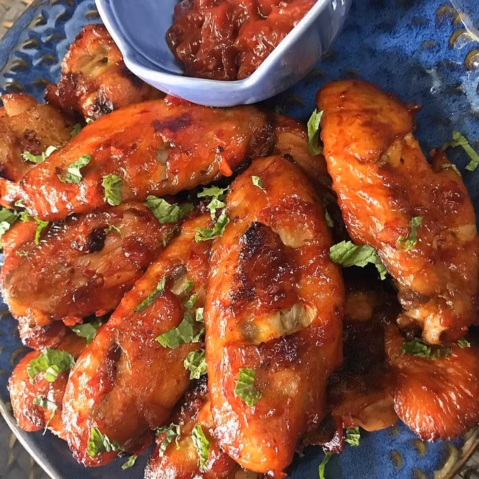 Làm cánh gà nướng ướp sốt cà chua giòn thơm dậy vị, bé nào cũng thích