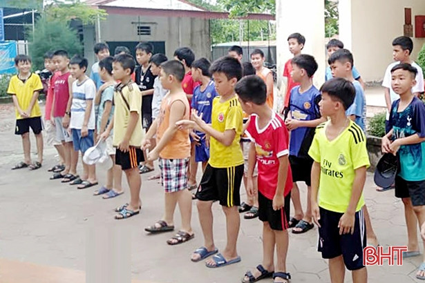 Trẻ em Cẩm Xuyên được học bơi miễn phí