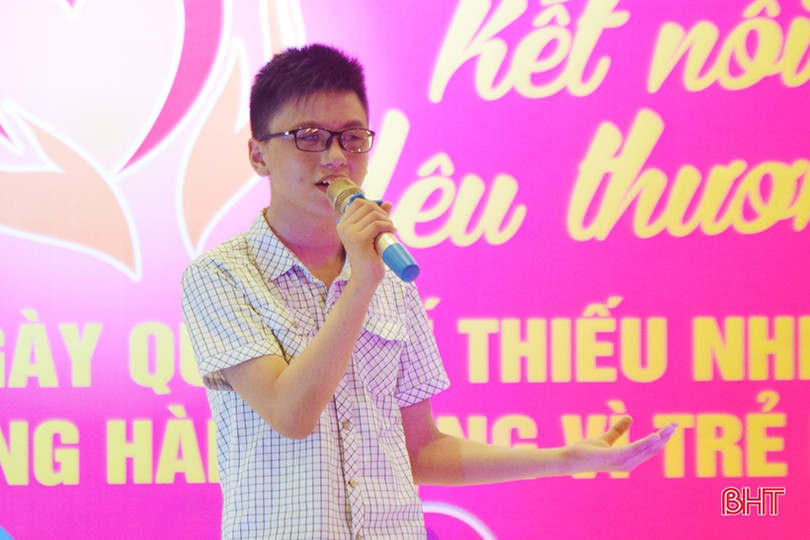 Kết nối yêu thương với trẻ em khiếm thị thành phố Hà Tĩnh