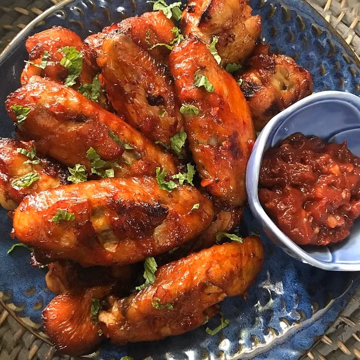 Làm cánh gà nướng ướp sốt cà chua giòn thơm dậy vị, bé nào cũng thích