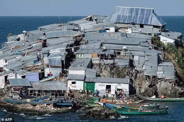 Kỳ lạ hòn đảo “tí hon nhưng có đến cả nghìn cư dân sinh sống