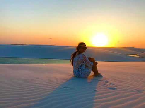 Kỳ lạ nghìn hồ nước xếp chi chít giữa sa mạc bước ra từ vũ trụ Marvel