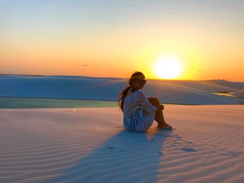 Kỳ lạ nghìn hồ nước xếp chi chít giữa sa mạc bước ra từ vũ trụ Marvel