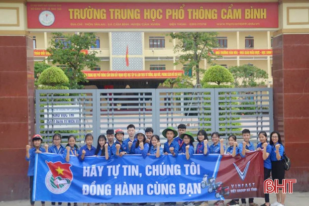 Áo xanh tình nguyện đồng hành cùng sỹ tử