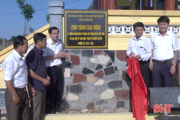 Gắn biển công trình chào mừng 90 năm thành lập Công đoàn Việt Nam