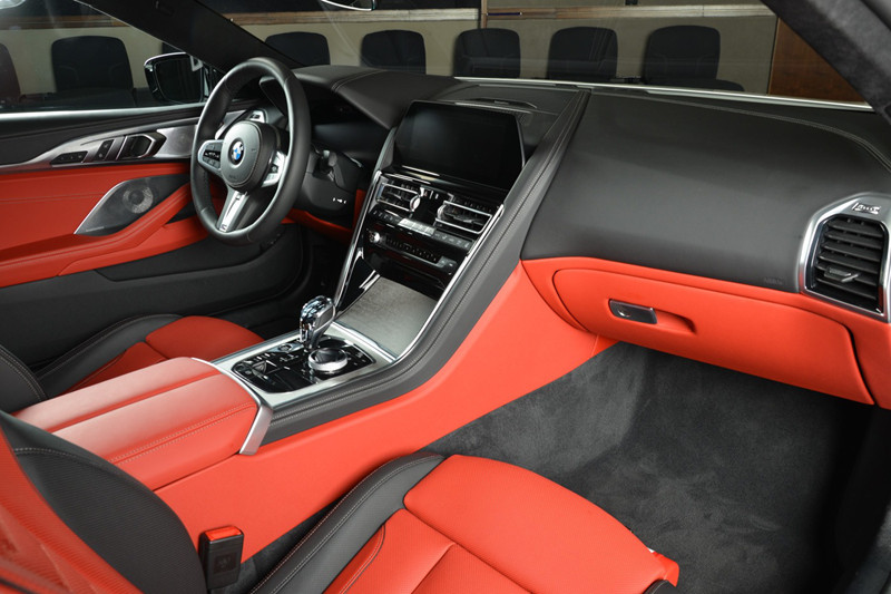 Ngắm chiếc BMW M850i ​​Coupe màu trắng với cánh lướt gió mới