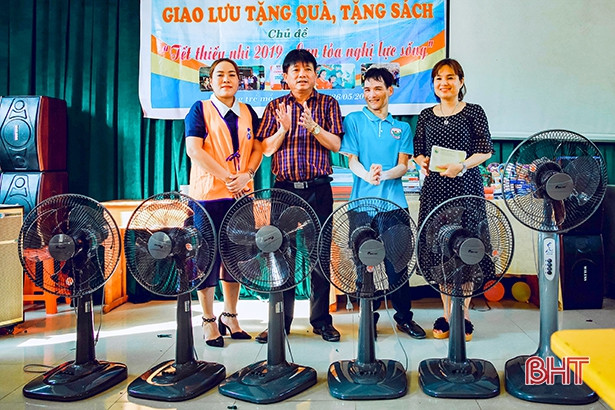 “Tết thiếu nhi - lan tỏa nghị lực sống” ở Làng Trẻ em mồ côi Hà Tĩnh