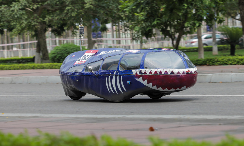 Sinh viên Việt chế xe chạy 1.091km với một lít xăng