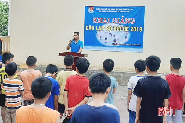 Trẻ em Cẩm Xuyên được học bơi miễn phí