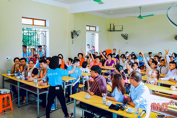 “Tết thiếu nhi - lan tỏa nghị lực sống” ở Làng Trẻ em mồ côi Hà Tĩnh