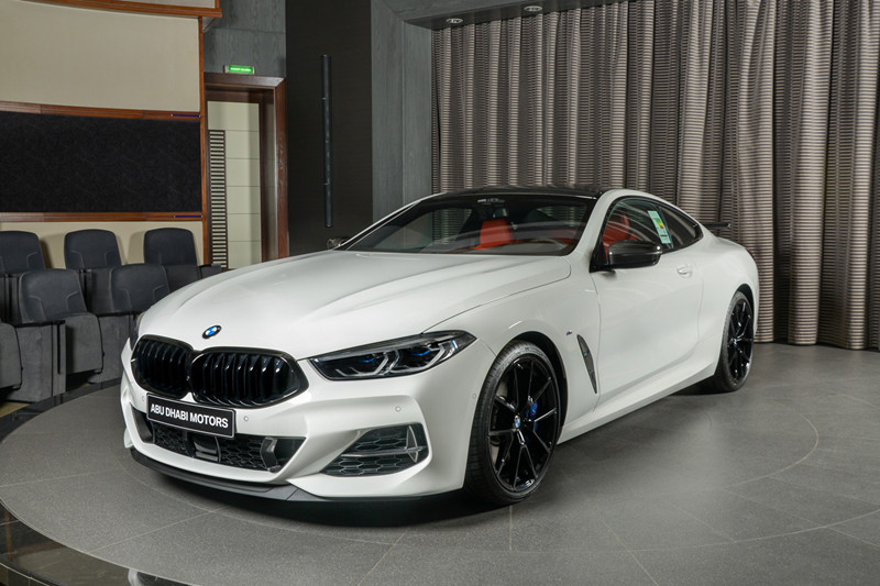 Ngắm chiếc BMW M850i ​​Coupe màu trắng với cánh lướt gió mới
