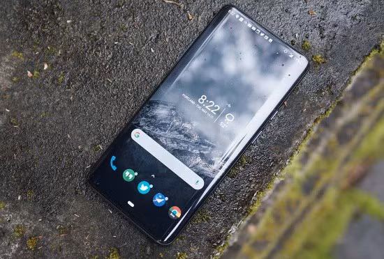 OnePlus 7 Pro vs Galaxy S10 Plus: kẻ tám lạng, người nửa cân! - Ảnh 2. OnePlus 7 Pro & Galaxy S10 Plus: “Kẻ tám lạng, người nửa cân”!