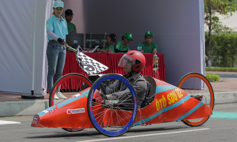 Sinh viên Việt chế xe chạy 1.091km với một lít xăng