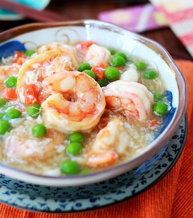 Mát trời, mẹ làm súp tôm đậu Hà Lan ngọt thanh, ấm bụng