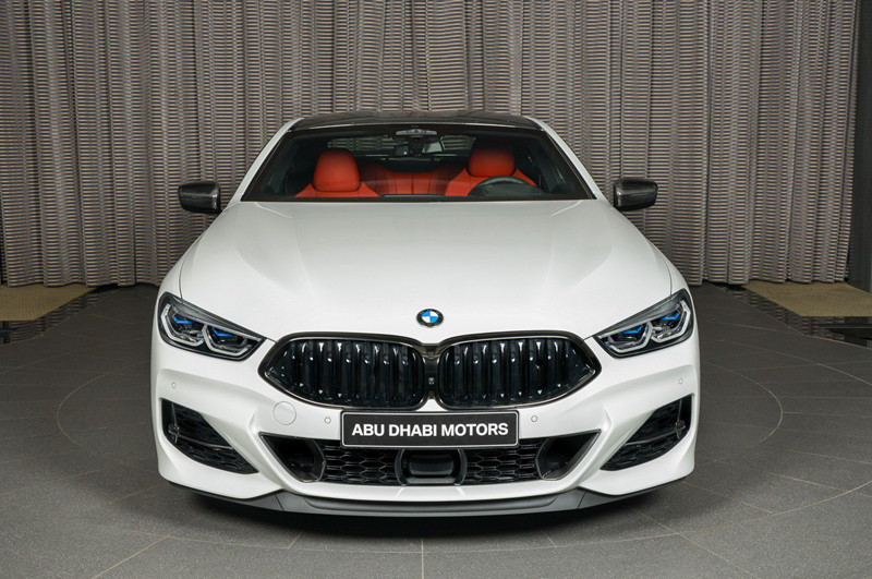 Ngắm chiếc BMW M850i ​​Coupe màu trắng với cánh lướt gió mới