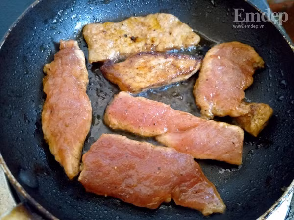 Thịt chiên đơn giản mà người lớn trẻ nhỏ ăn hết vèo