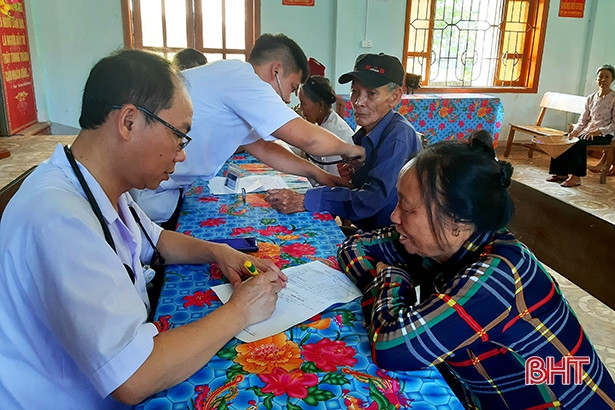 Tỷ lệ bao phủ BHYT ở Hương Khê sụt giảm, 85 đại lý thu cùng vận động