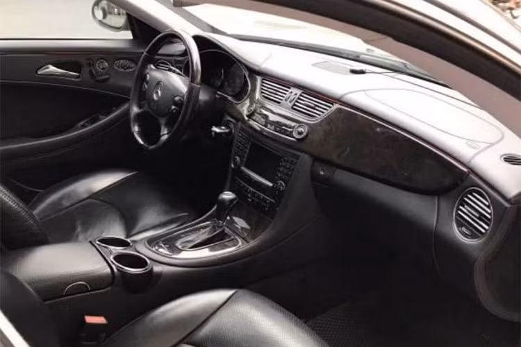 Xe sang Mercedes CLS500 giá chỉ 418 triệu tại Việt Nam