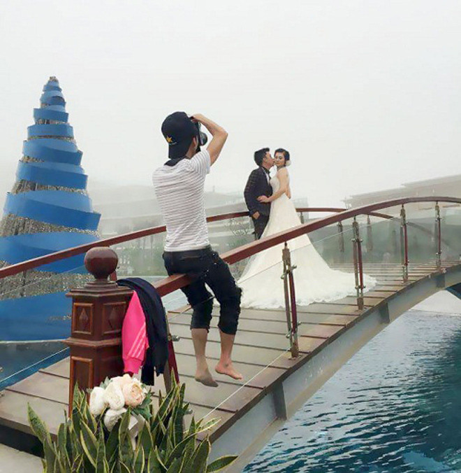 Muôn kiểu tạo dáng của nhiếp ảnh gia khi chụp ảnh cưới