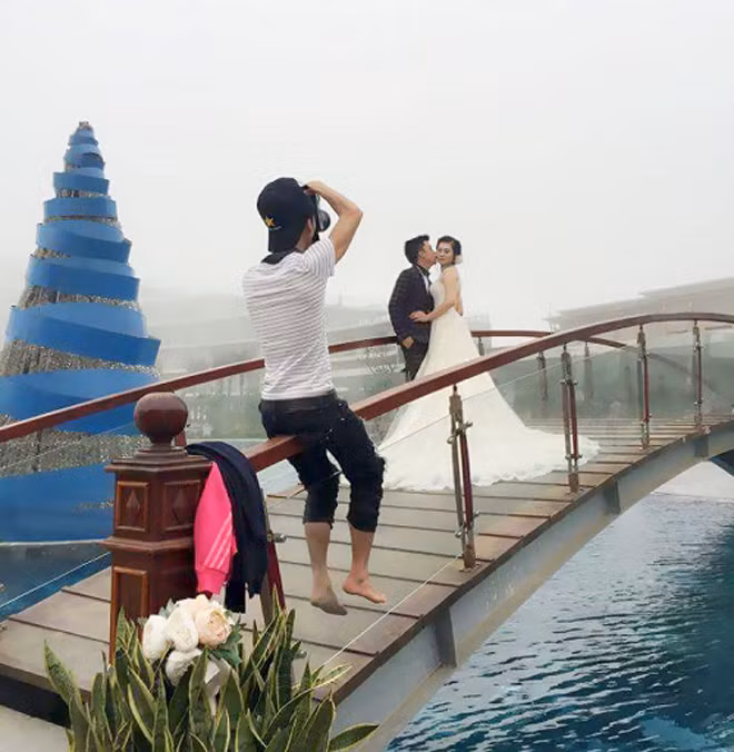 Muôn kiểu tạo dáng của nhiếp ảnh gia khi chụp ảnh cưới