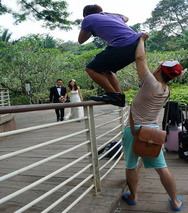 Muôn kiểu tạo dáng của nhiếp ảnh gia khi chụp ảnh cưới