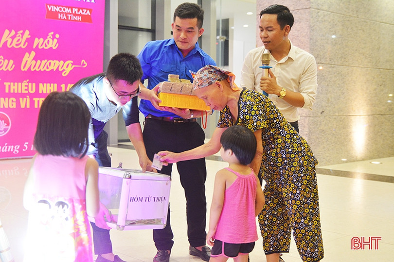 Kết nối yêu thương với trẻ em khiếm thị thành phố Hà Tĩnh