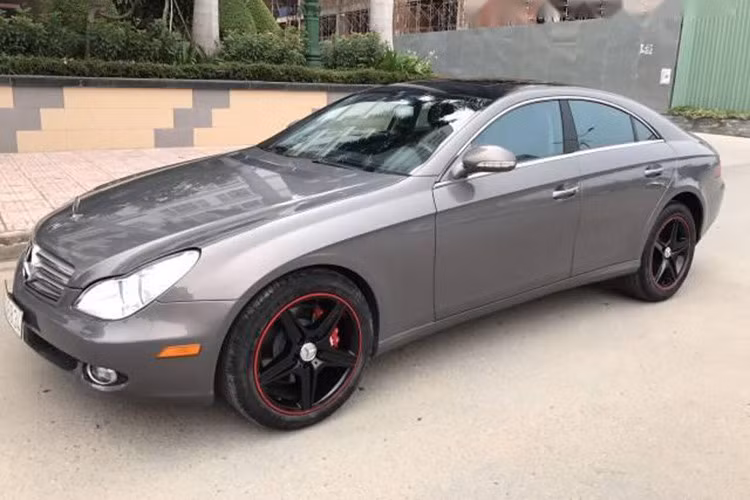 Xe sang Mercedes CLS500 giá chỉ 418 triệu tại Việt Nam