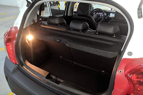 VinFast Fadil bản thương mại xuất hiện tại đại lý