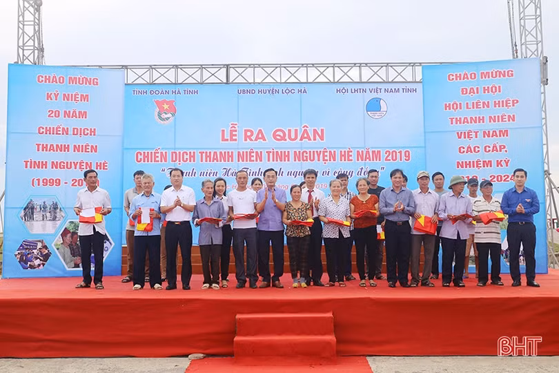 Tuổi trẻ Hà Tĩnh sôi nổi ra quân chiến dịch tình nguyện hè 2019