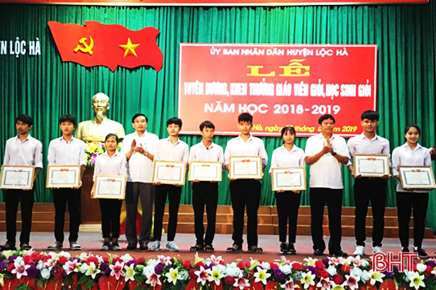 Lộc Hà vinh danh 1.260 giáo viên, học sinh giỏi các cấp