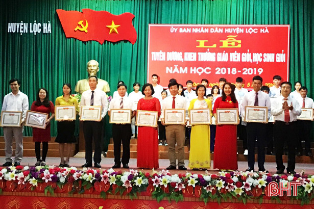 Lộc Hà vinh danh 1.260 giáo viên, học sinh giỏi các cấp