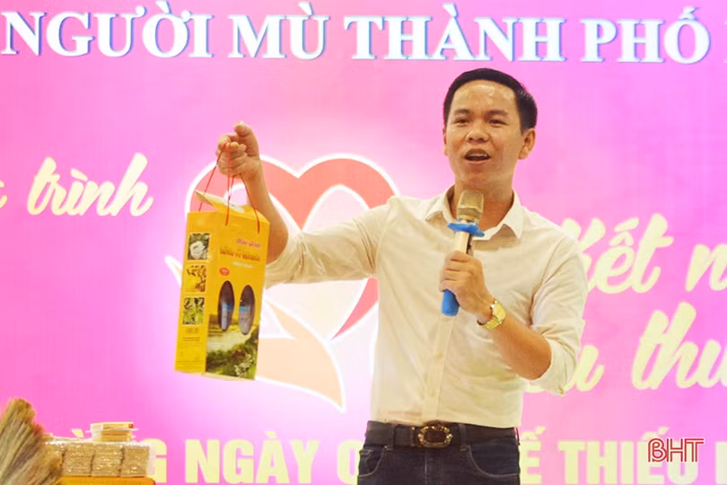 Kết nối yêu thương với trẻ em khiếm thị thành phố Hà Tĩnh