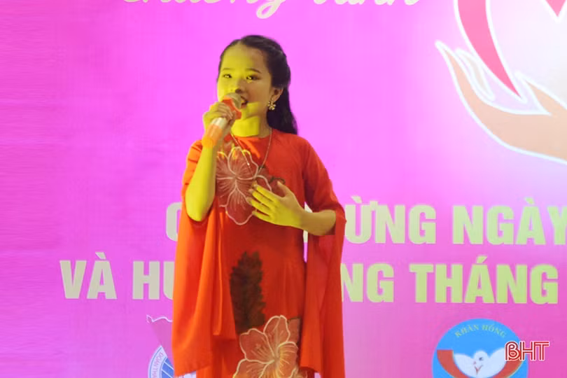 Kết nối yêu thương với trẻ em khiếm thị thành phố Hà Tĩnh