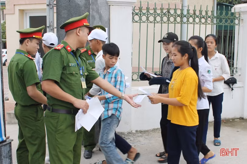 Sáng nay, hơn 17.500 ngàn thí sinh Hà Tĩnh thi vào lớp 10 THPT