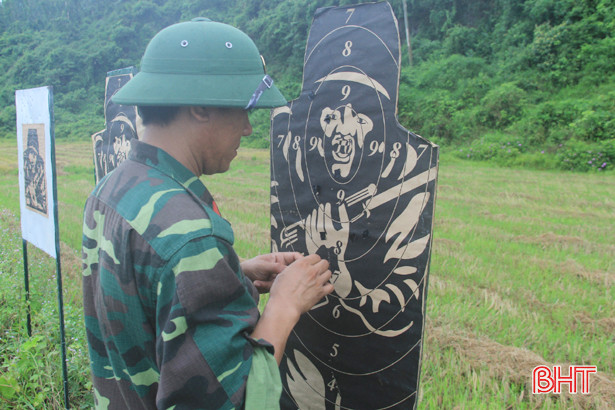 Chiến sỹ “sao vuông” Nghi Xuân bắn đạt thật khá chuẩn