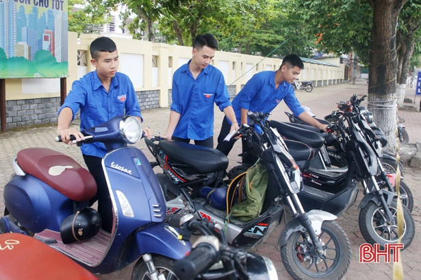 Áo xanh tình nguyện đồng hành cùng sỹ tử