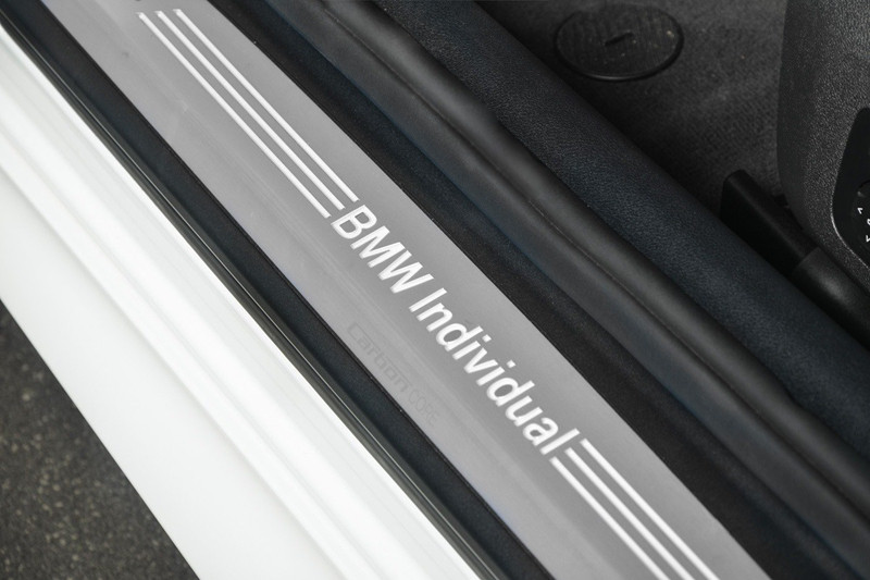 Ngắm chiếc BMW M850i ​​Coupe màu trắng với cánh lướt gió mới