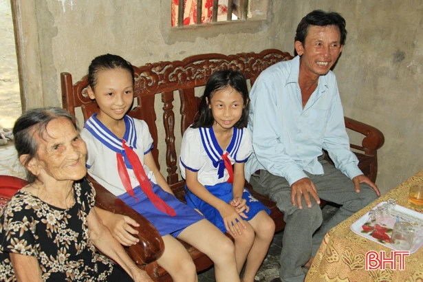 Cô trò nhỏ vùng biển Nghi Xuân giỏi võ, mê tin học và ước mơ làm kiến trúc sư