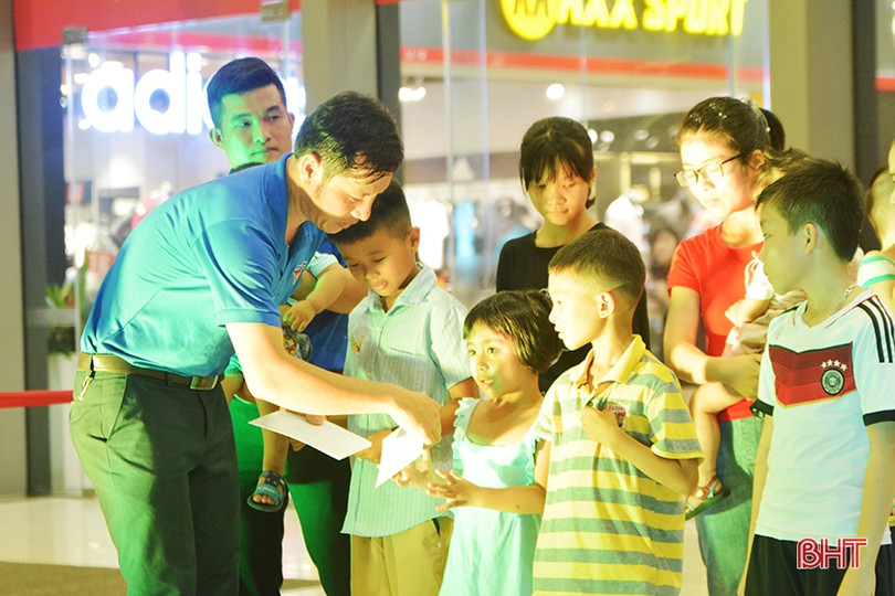 Kết nối yêu thương với trẻ em khiếm thị thành phố Hà Tĩnh