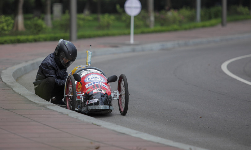 Sinh viên Việt chế xe chạy 1.091km với một lít xăng