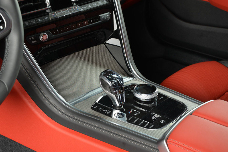 Ngắm chiếc BMW M850i ​​Coupe màu trắng với cánh lướt gió mới