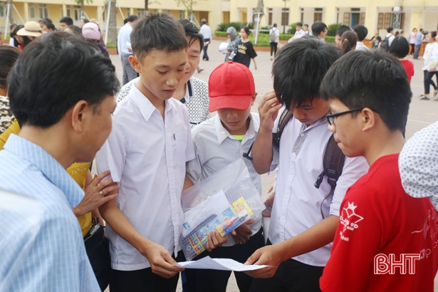 Thi vào Trường THPT Chuyên Hà Tĩnh: Đề có tính phân loại cao