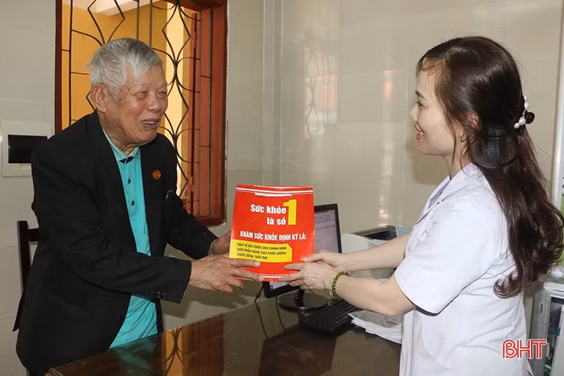 Khám, tư vấn sức khỏe cho hơn 700 cán bộ đương chức và nghỉ hưu