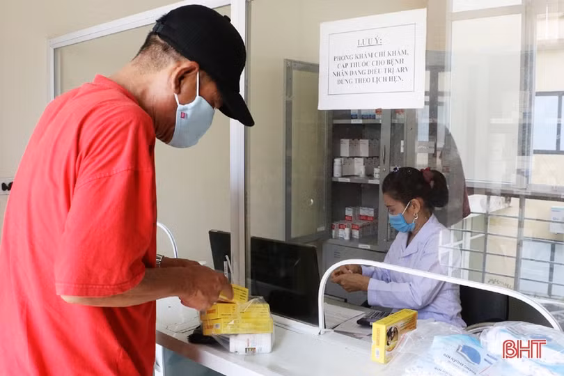 Người nhiễm HIV cần làm gì để sống khỏe mạnh?