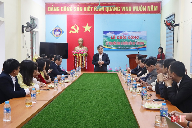 Khởi công xây dựng sân bóng đá mini Trường Tiểu học Cẩm Quang