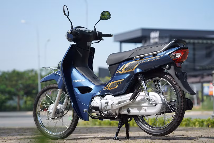 Honda Dream thế hệ mới về Việt Nam bị “thổi giá” hơn trăm triệu đồng
