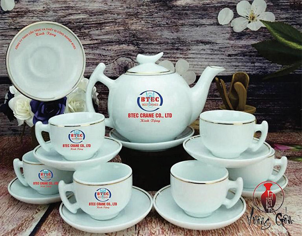 Vương Gốm chuyên sản xuất bộ ấm chén in logo giá rẻ tại Hà Nội